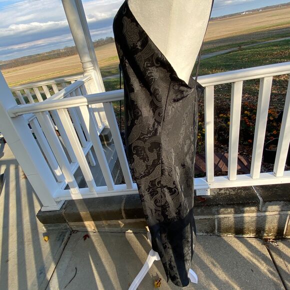 Elegant Black Chemise - Picture 7 of 8